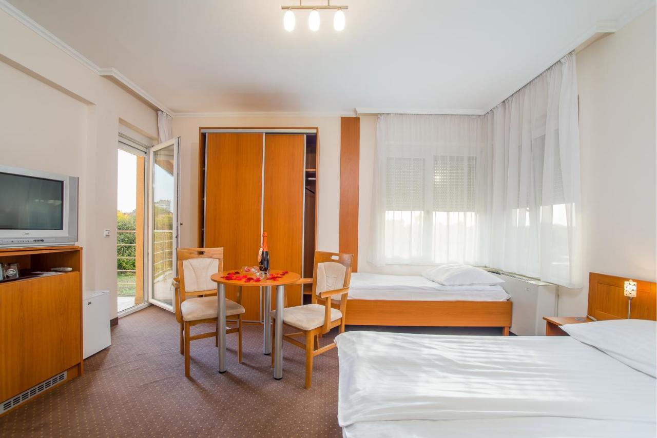 Wellness Hotel-M - Хайдусобосло Экстерьер фото