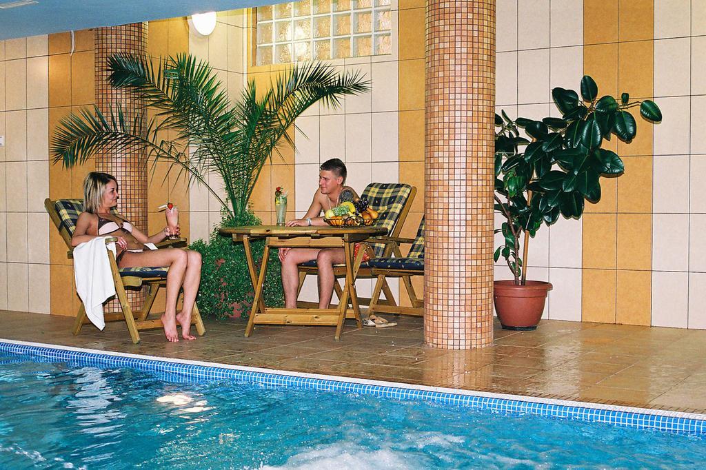 Wellness Hotel-M - Хайдусобосло Экстерьер фото